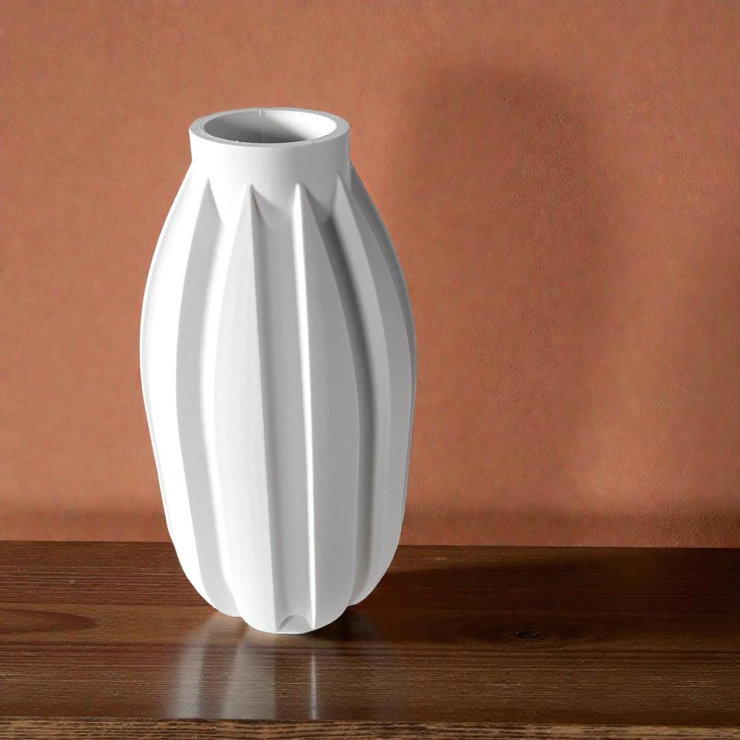 Akin Vase